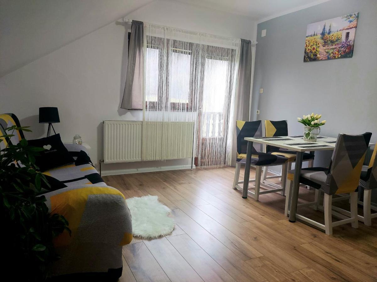 Guest House Gacka Rogic Otocsán Kültér fotó