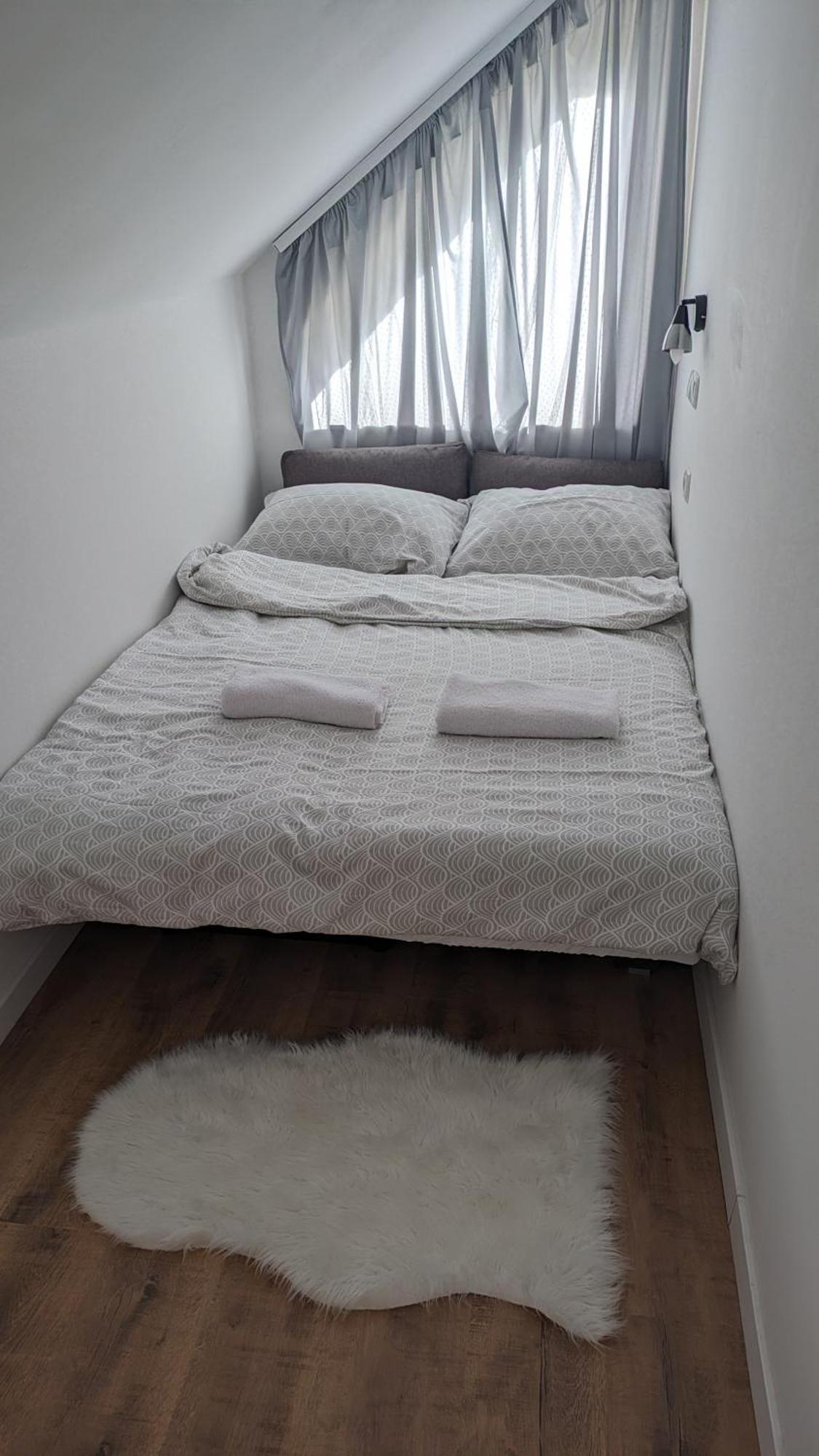 Guest House Gacka Rogic Otocsán Kültér fotó