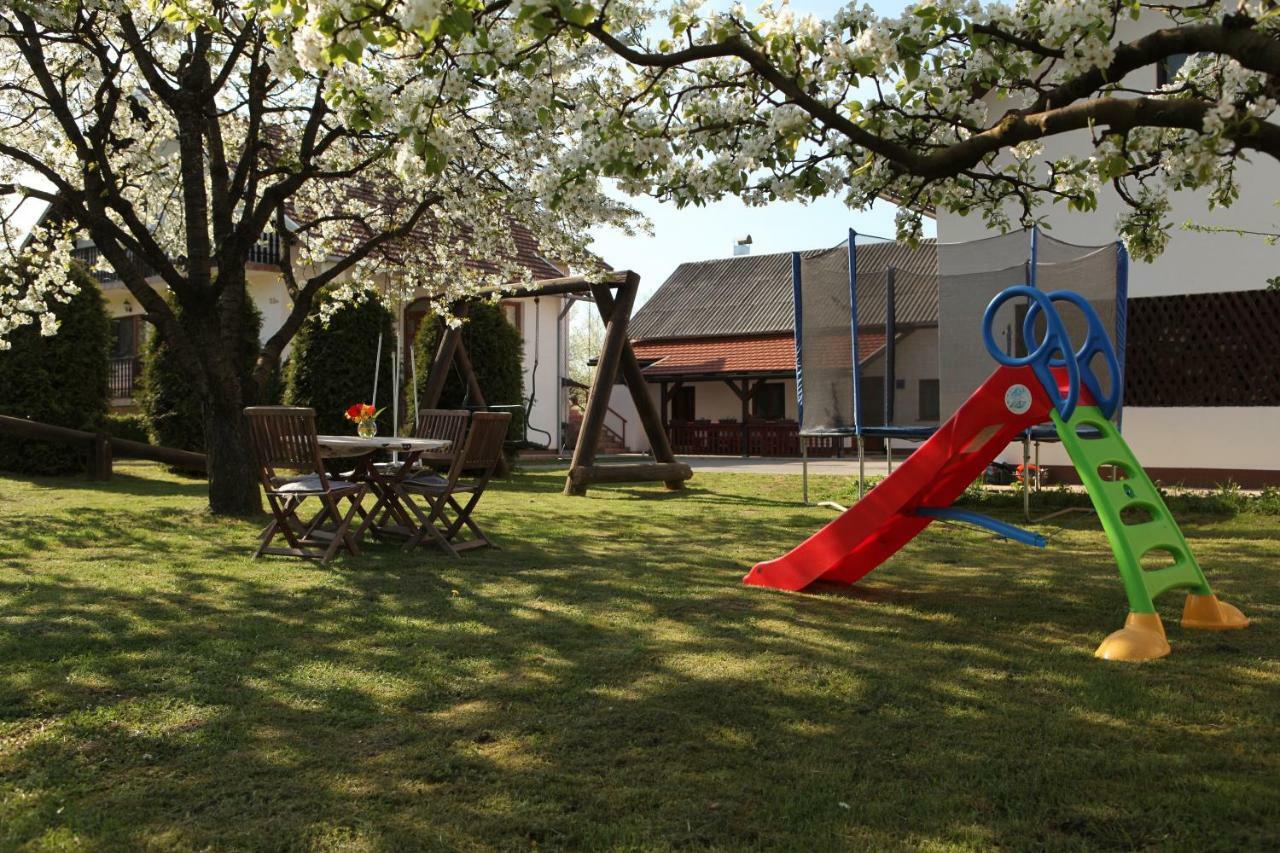 Guest House Gacka Rogic Otocsán Kültér fotó